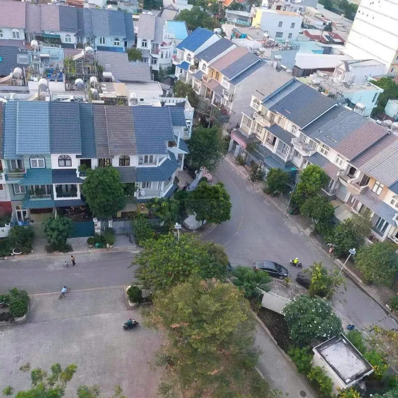 Bán nhà 4 tầng, gần Vincom Lê Văn Việt, ngay Ngã Tư Thủ Đức, giá 9 tỷ