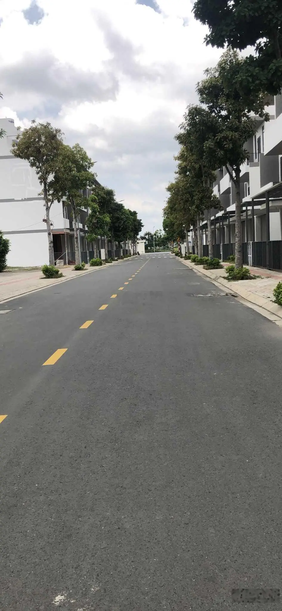 Chính chủ cần bán gấp căn nhà trục số 1 ngay The Pearl Riverside 2tỷ750 TT Bến Lức - Long An