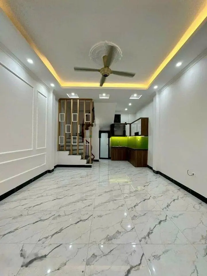 Bán nhà đường Thanh Lãm gần bến xe Yên Nghĩa ô tô tới cửa, lô góc 2 mặt thoáng 35m2 xây 5 tầng
