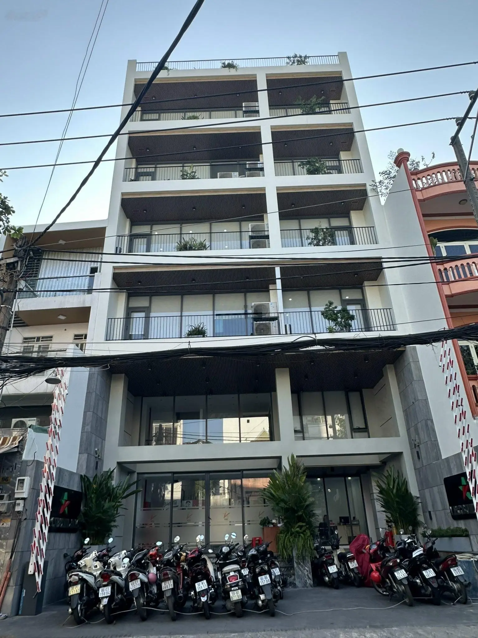 Nhà MT Vạn Kiếp Khu Phố Ẩm Thực Hầm 6 Tầng Thang Máy 8x15 38 về chốt 31.5 ty