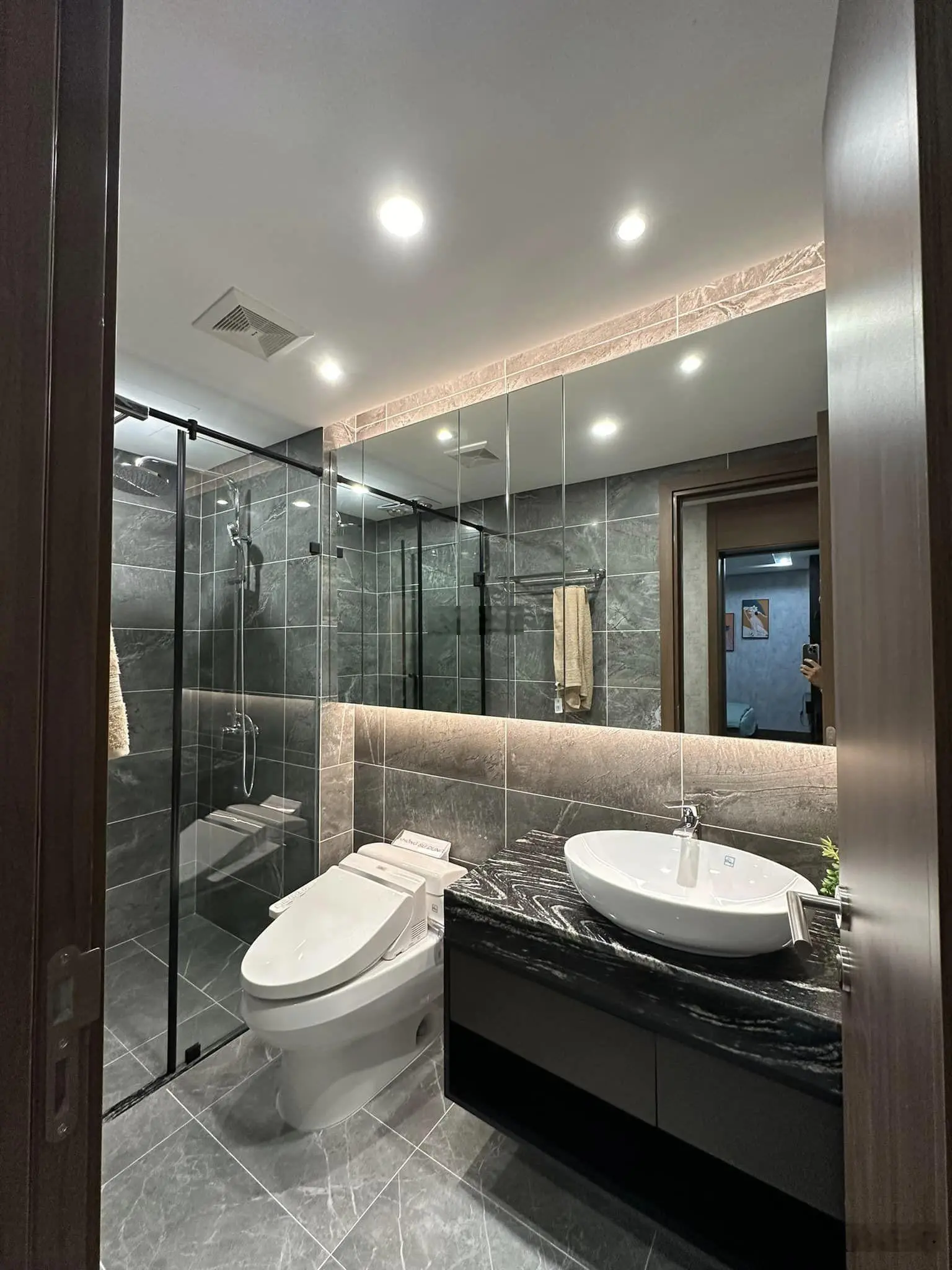Giá Tốt vị trí Vàng Tại Trung Tâm, Bán căn hộ cao cấp Green Diamond Láng Hạ DT 92M2, 2PN, 2WC.