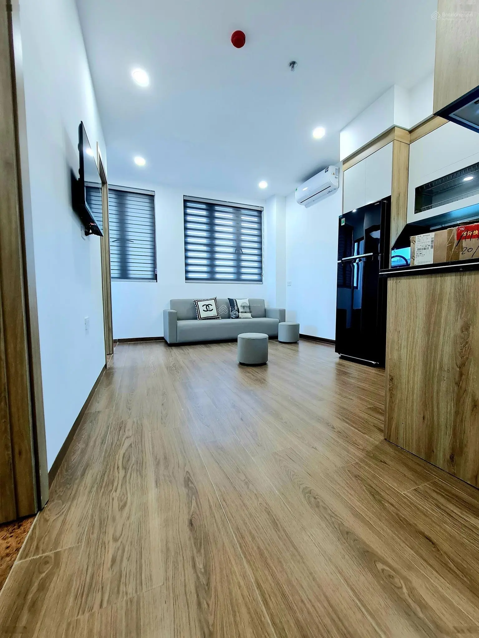 Tòa nhà 8 tầng thang máy Trần Thái Tông, 105m2, 25 phòng cho thuê. Doanh thu 150 triệu/ tháng