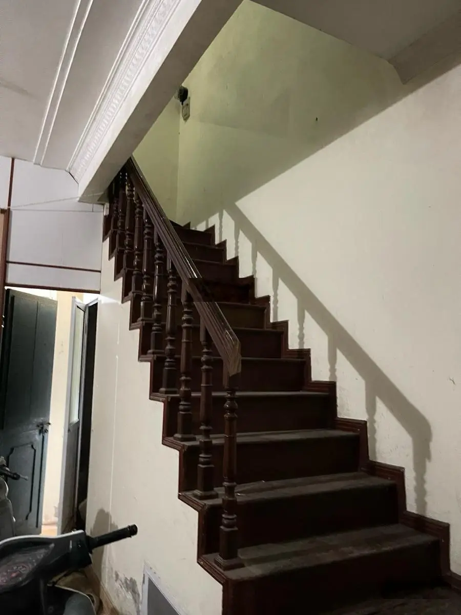Nhà nằm mặt ngõ Nguyễn Phúc Lai, khu phân lô DT 39m x 5 tầng x MT 4,5m x Chào 8,6 tỷ có TL