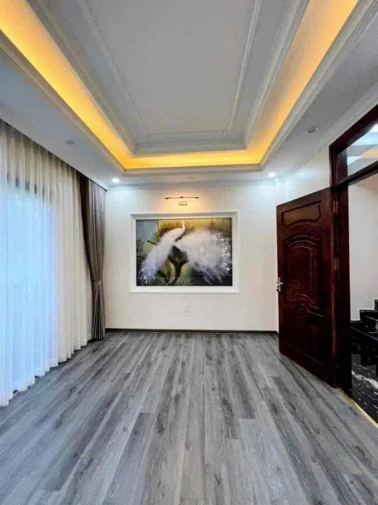 Em bán nhà đẹp 30m2x5 tầng Giang Biên - Long Biên