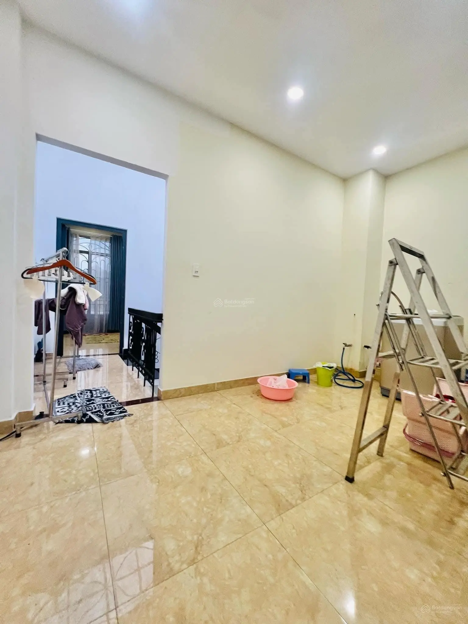 Nhà khu V.I.P cán bộ, đường hẻm an ninh, gần Vincom, Lotte Cộng Hoà, dưới 200tr/m2