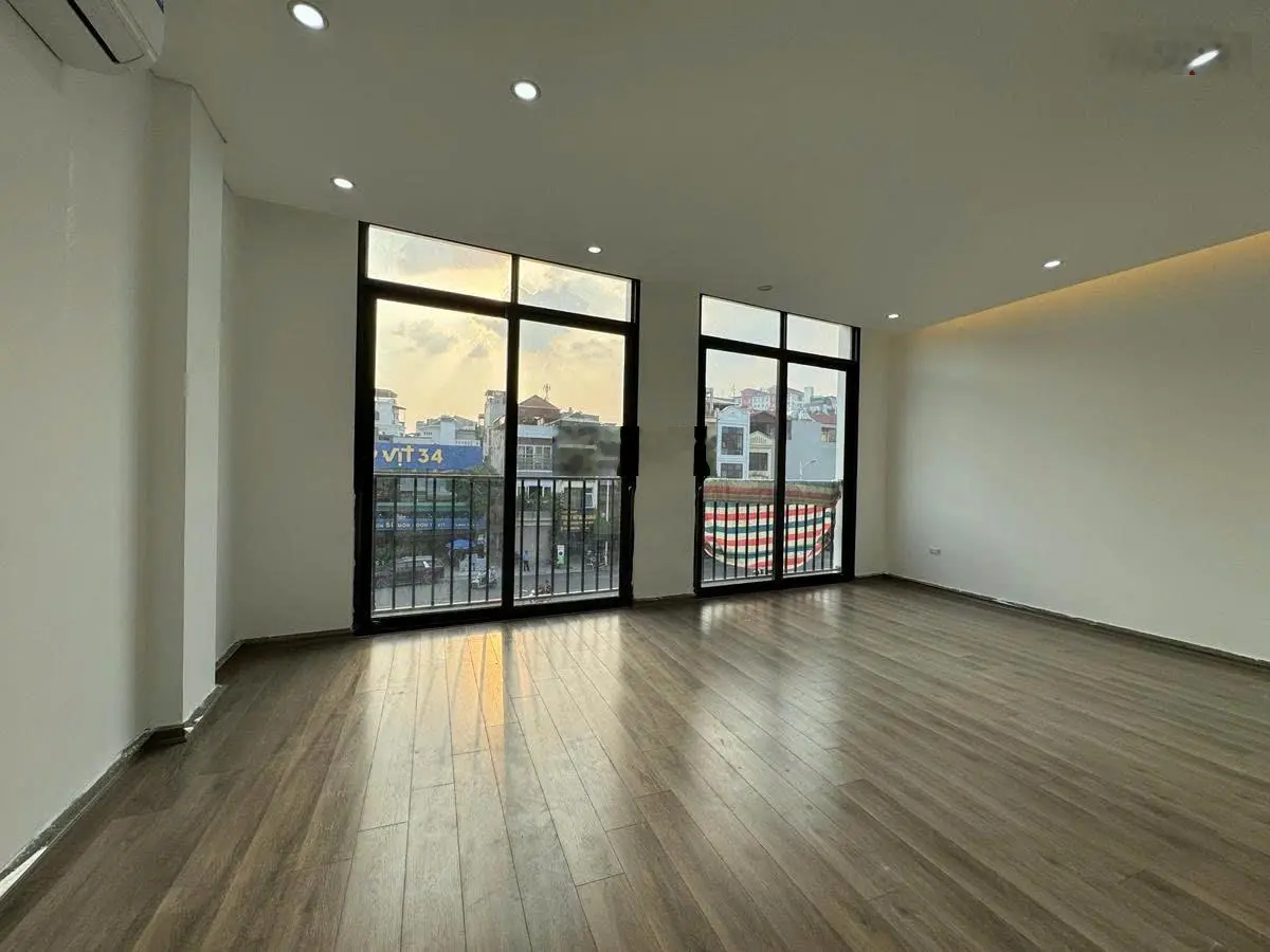 Bắt đáy ! hồng tiến - long biên - mặt phố - thang máy - ô tô đỗ cửa - 44m2 - 26.8 tỷ