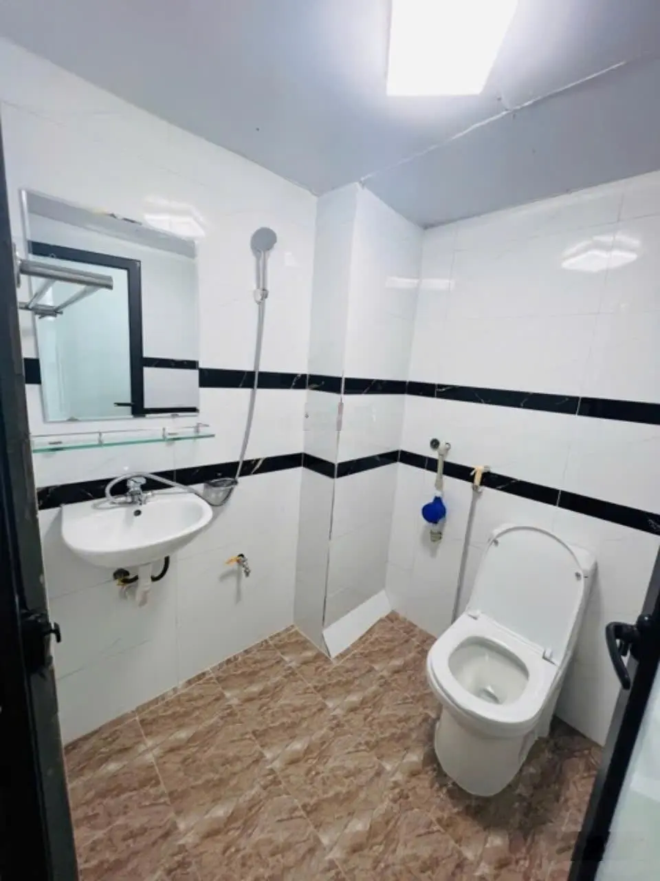 Nhà dòng tiền tân triều - 29 phòng khép kín - thang máy - ba bước ra đường tân triều mới
