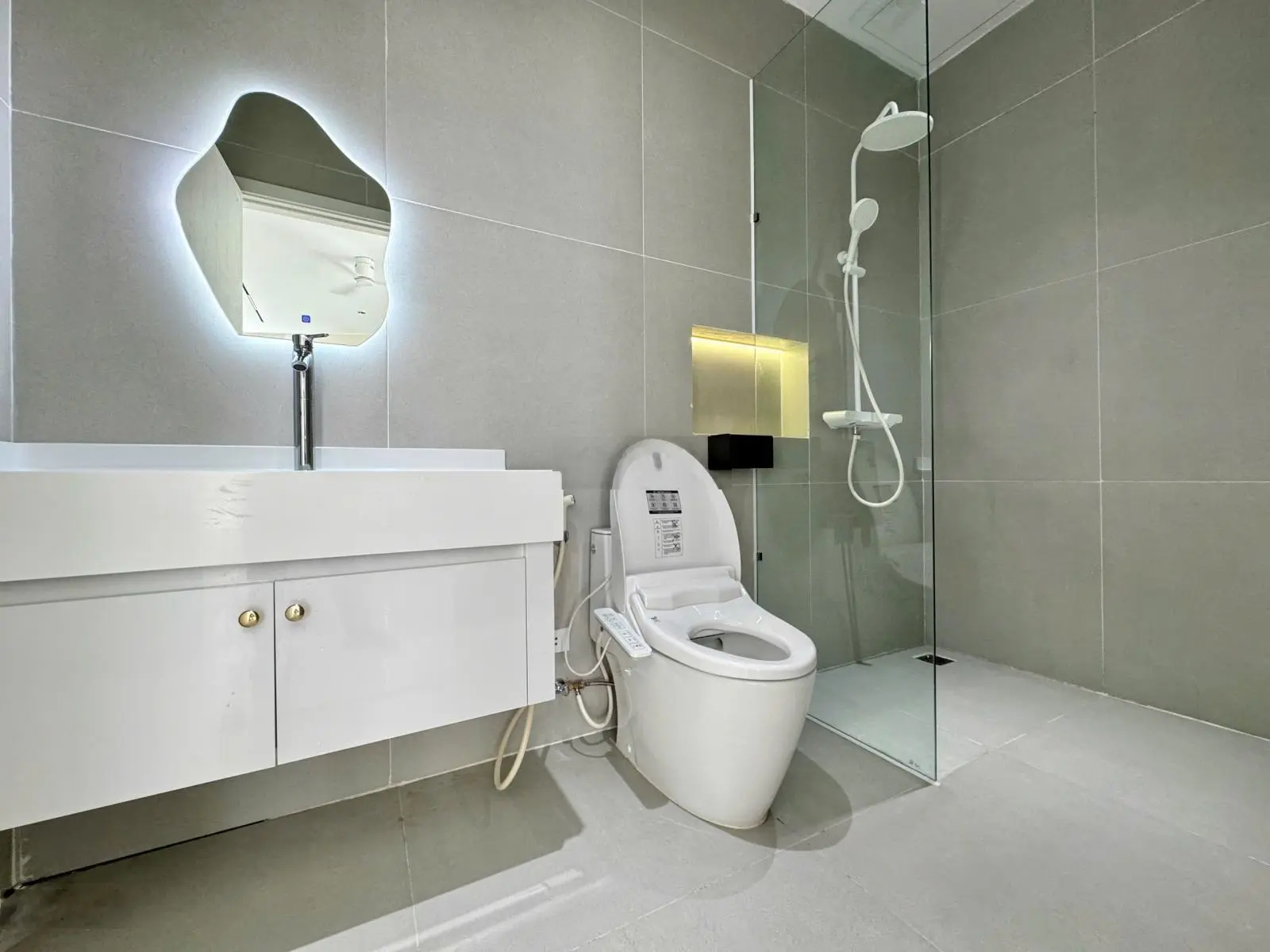 Siêu phẩm villa nghỉ dưỡng 3 MT 2600m2, mới, cạnh sông Hàn, công viên riêng, hồ bơi 50m2, full NT