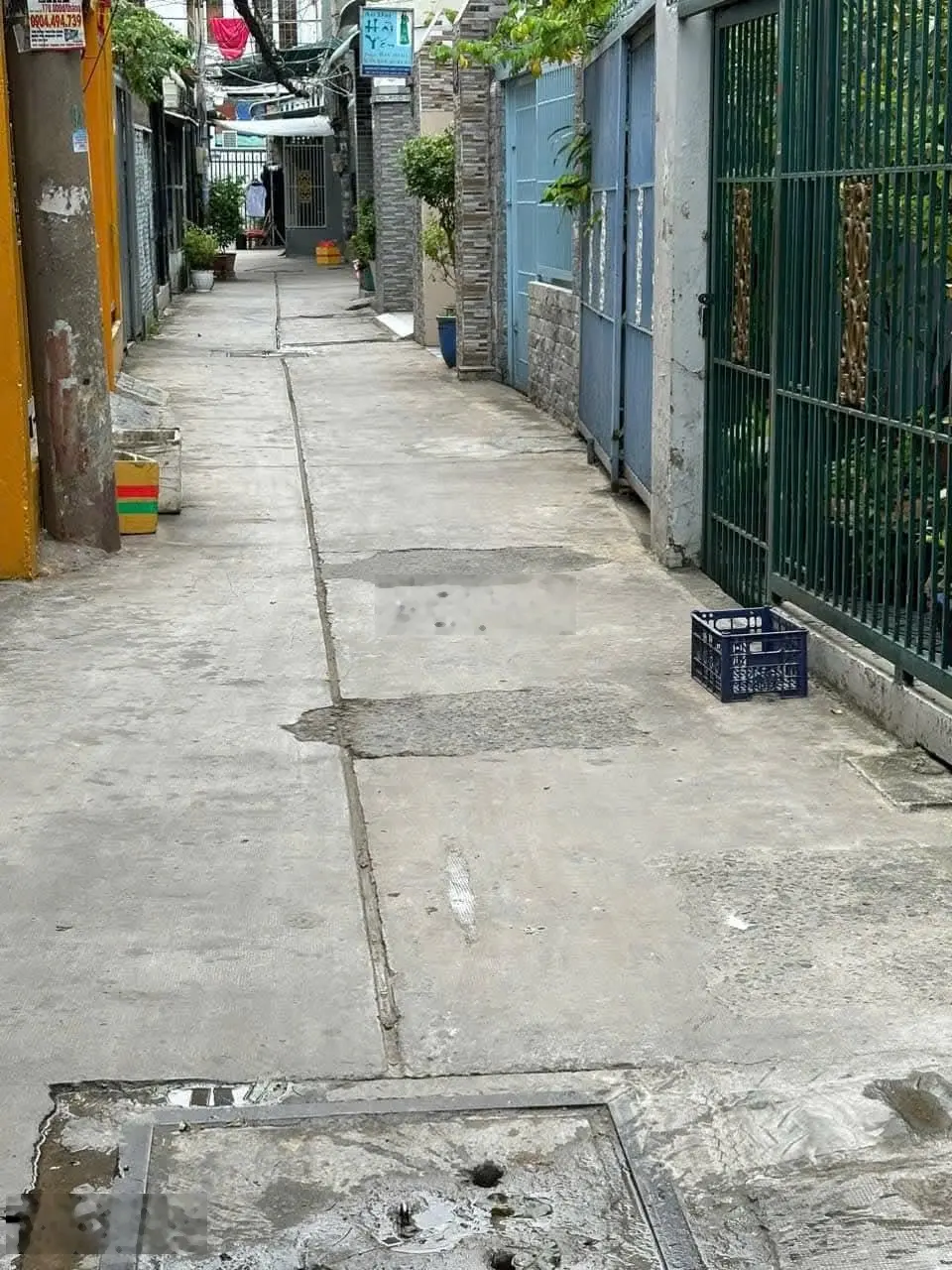 Nhà mới đẹp, 1trệt, 2 lầu, 2 Sân thượng, Ngang 4m x Dài 20m, đất đẹp, có nở hậu. Hoàn công 180,8m2