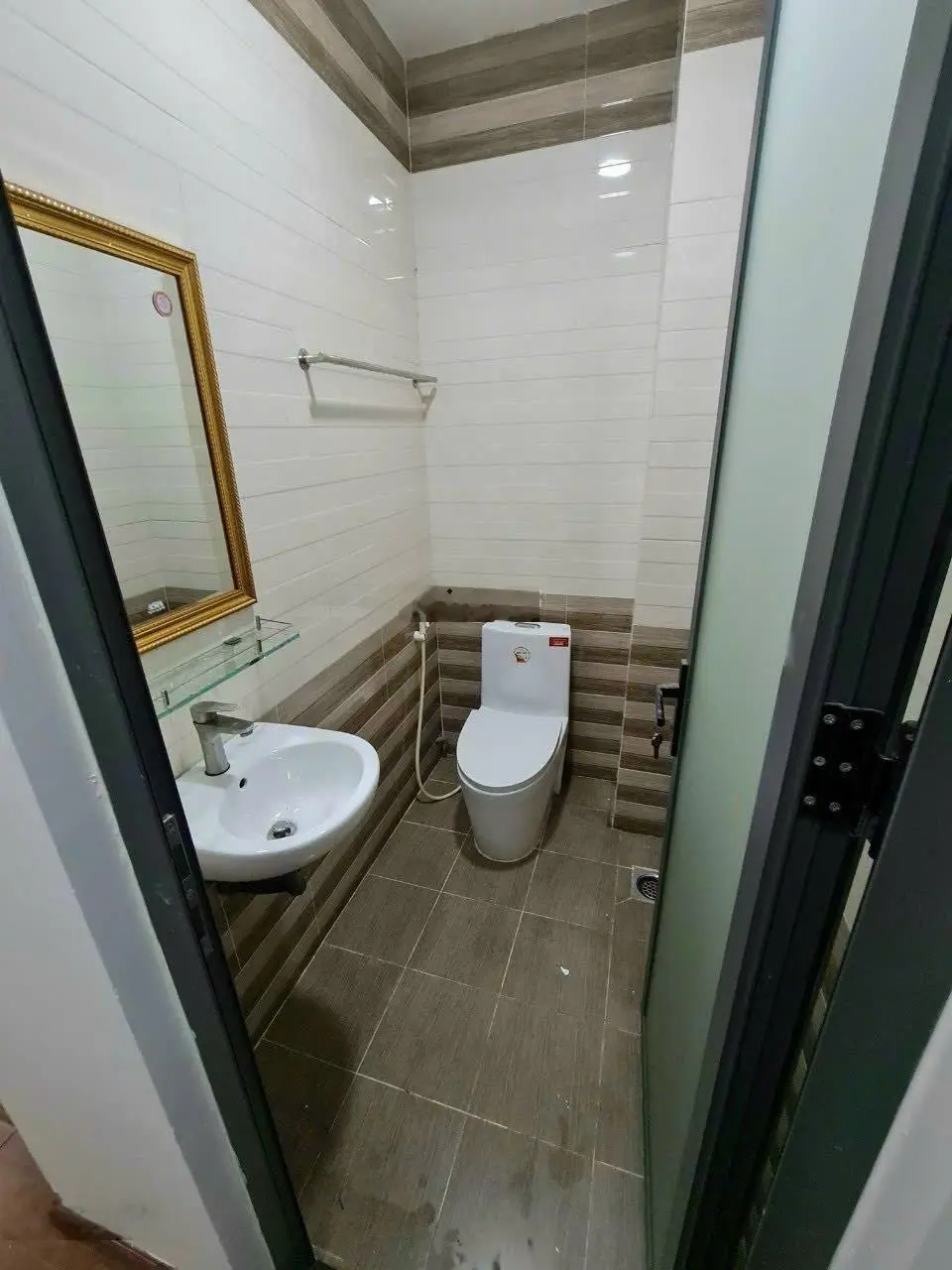 Chủ ngộp tiền cần bán gấp nhà Đường Bàu Cát - Phường 12 - Tân Bình. Giá 2 Tỷ 300/48m2 - SHR