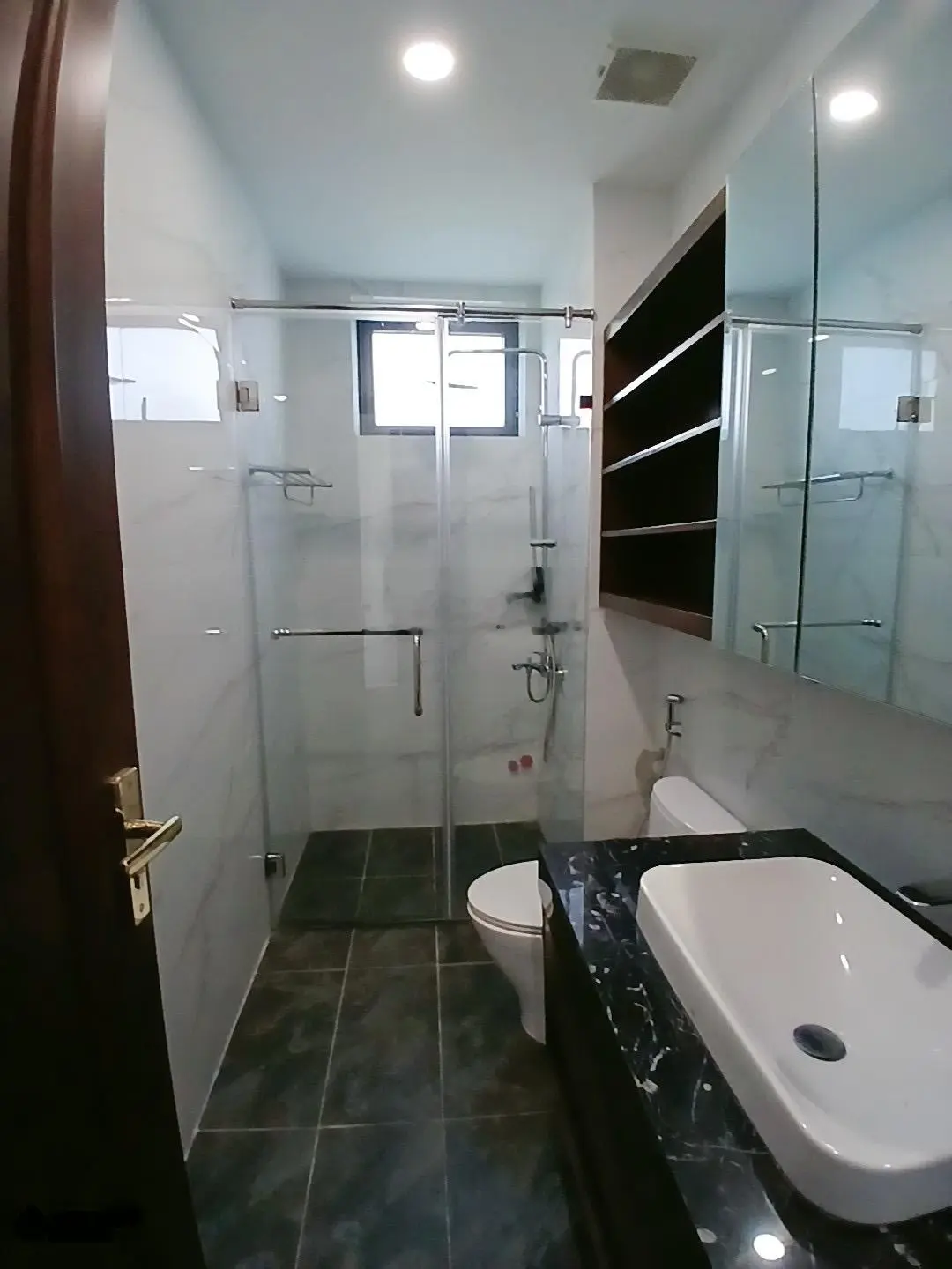 Bán nhà mặt tiền 4 tầng - 110m2 (5 x 22)m - giá chỉ 15,9 tỷ bớt lộc - mua về ở ngay vip