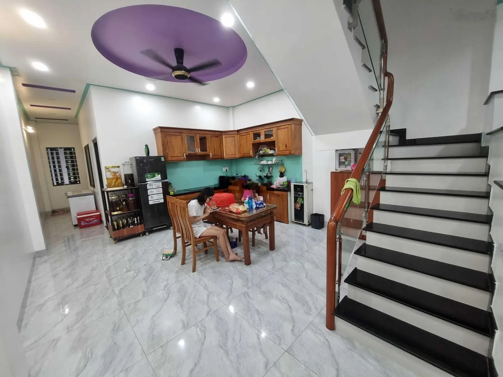 Nhà 1 trệt, 2 lầu sân ô tô Thuận Giao 4,7 tỷ, LH 0909 036 ***