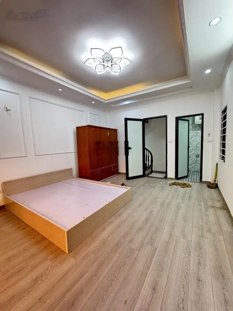 Bán nhà phố Thanh Nhàn - Hai Bà Trưng - ô tô 4 chỗ lùi cửa - 35m2 4 tầng chỉ hơn 5 tỷ còn bớt