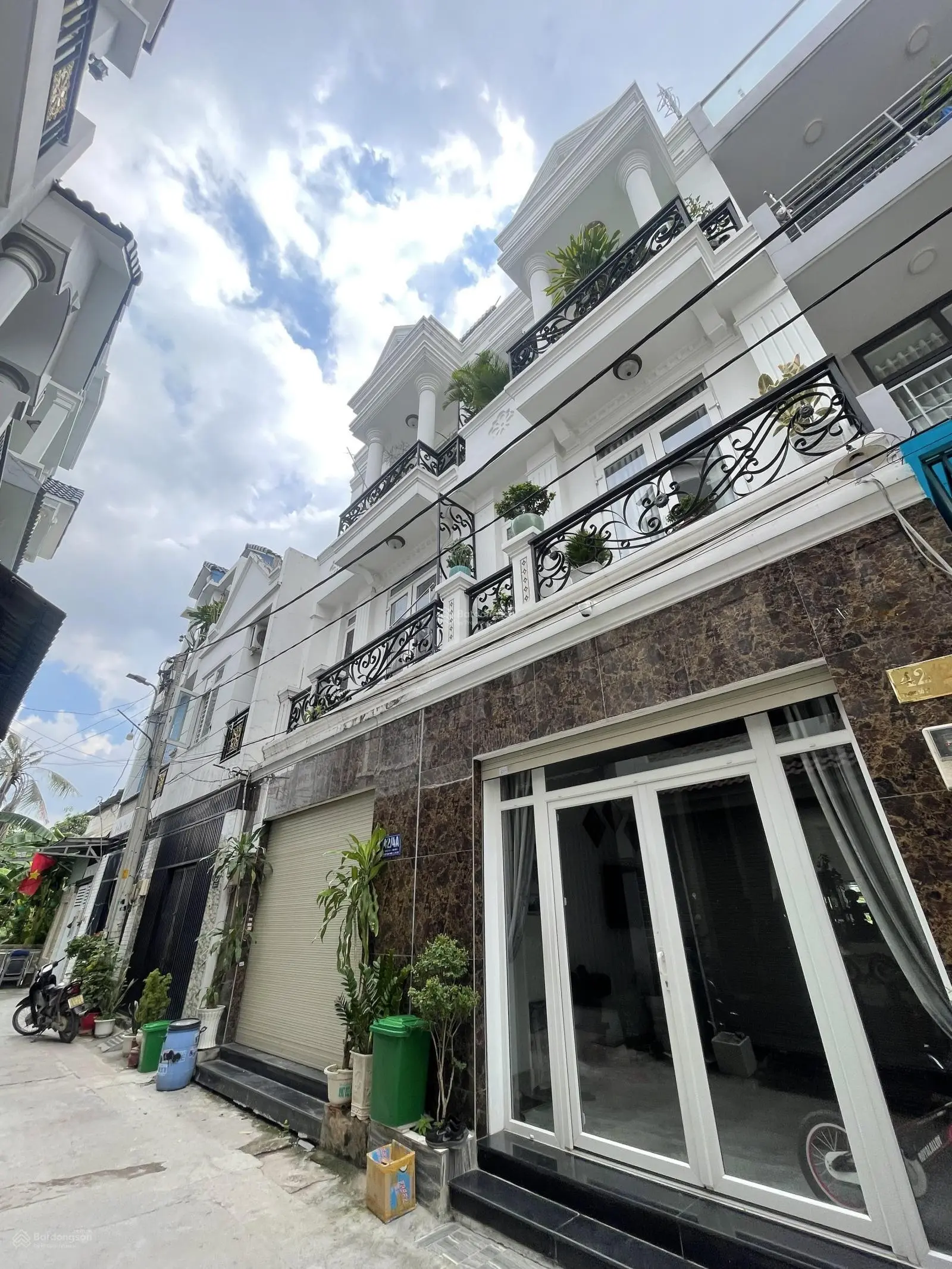 Nhà 3 tầng 180m2 sử dụng, gần Vạn Phúc City, UBND phường, Khu gần sông thoáng mát