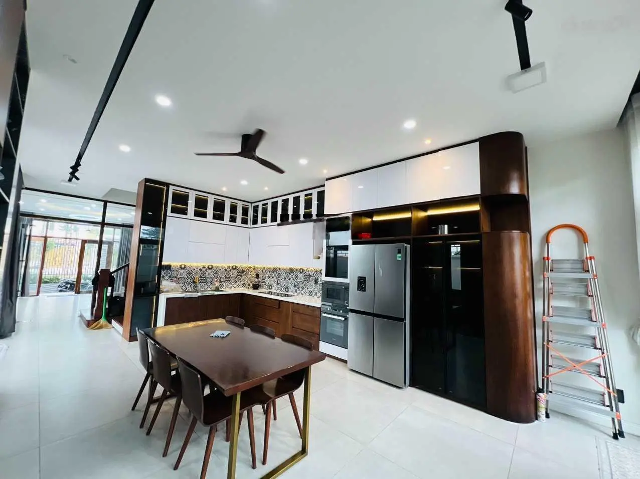 Biệt thự song lập 8x22m 176m2, một trệt 2 lầu, ST hướng Đông Nam, đối diện công viên đẹp 21,5 tỷ