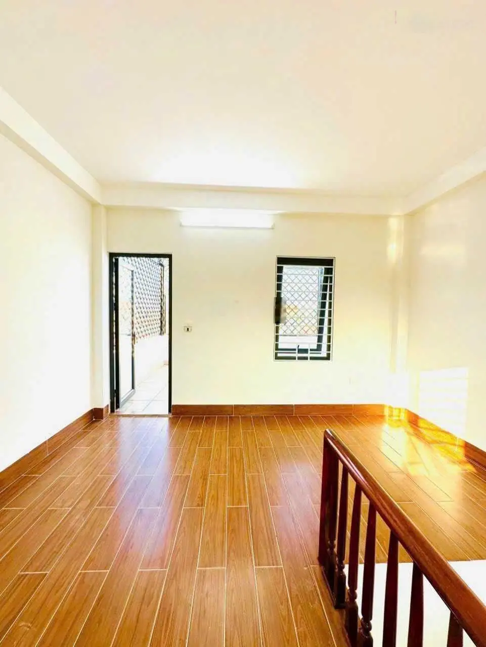 Bán nhà Thạch Bàn 39m2 x 6 tầng, thang máy, ngõ ô tô 4 chỗ vào nhà, gía 5,35 tỷ(có thương lượng)