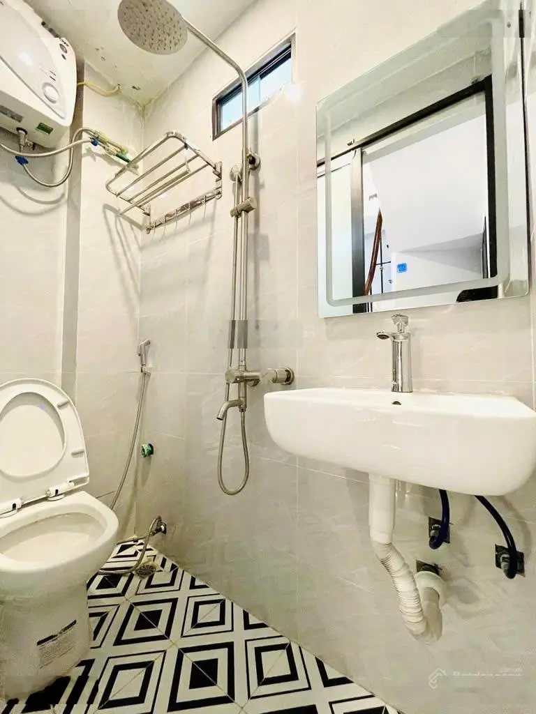 Hồng Mai - Bạch Mai - ngõ thông - gần phố - nhà mới ở luôn - 33m2 - 4 tầng - giá 4.5 tỷ