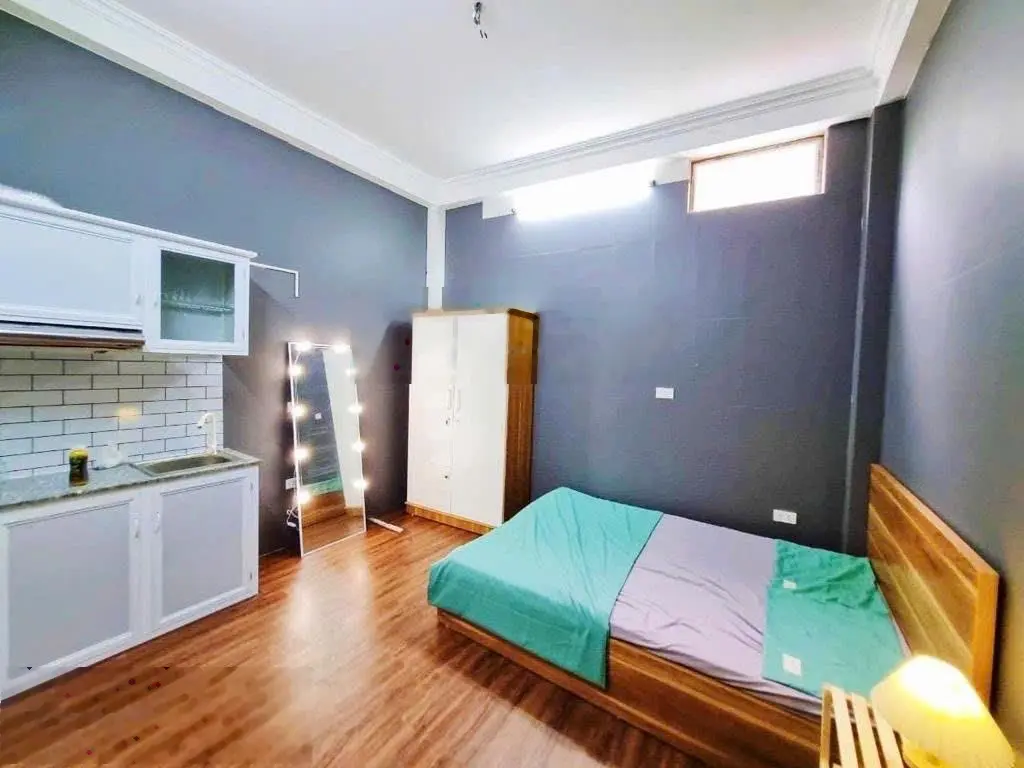 Chính chủ cần bán căn nhà về quê cùng con cháu,nhà 5 tầng 8 phòng hiện cho thuê gần 30tr,sổ đỏ 30m