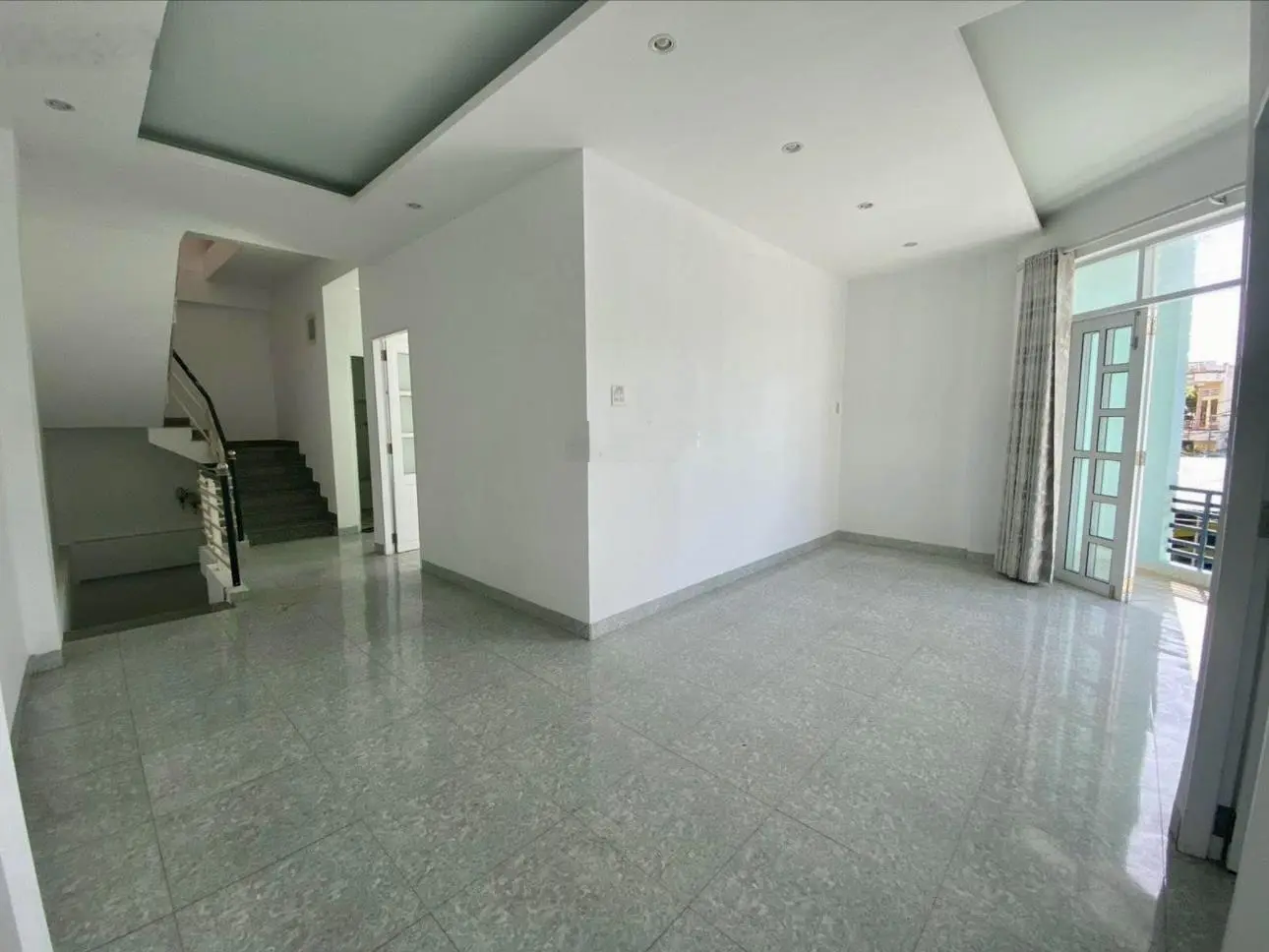 Bán lô đất 2 mặt tiền tặng nhà 3 tầng DT 75m2 hướng Đông Nam VCN Phước Hải xây dựng tự do