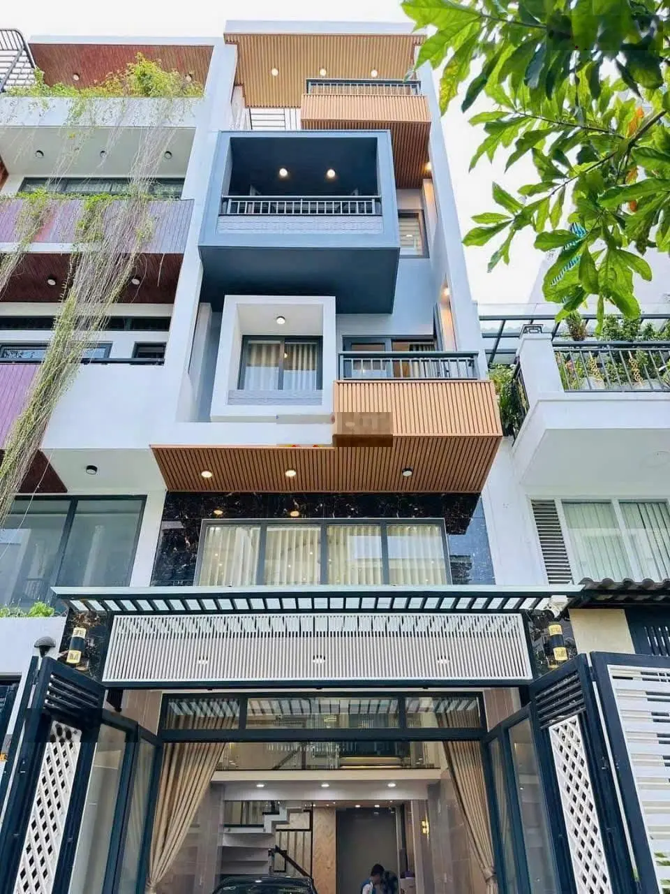 Bán nhà 60m2 đường Số 13 gần hồ bơi Vân Đồn, Q4 giá 3 tỷ 180. Xây 1 trệt 4 lầu - có 5 phòng ngủ