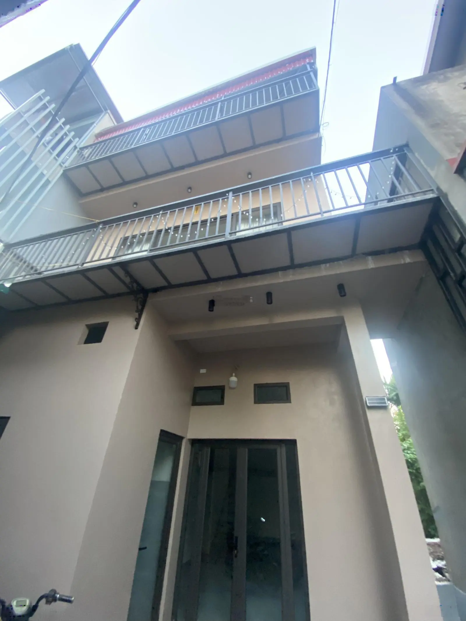 Nhà Bát Khối Long Biên gần hồ ô tô đỗ cửa do nhu cầu cần tiền chủ hạ bán nhanh với 4.75 tỷ