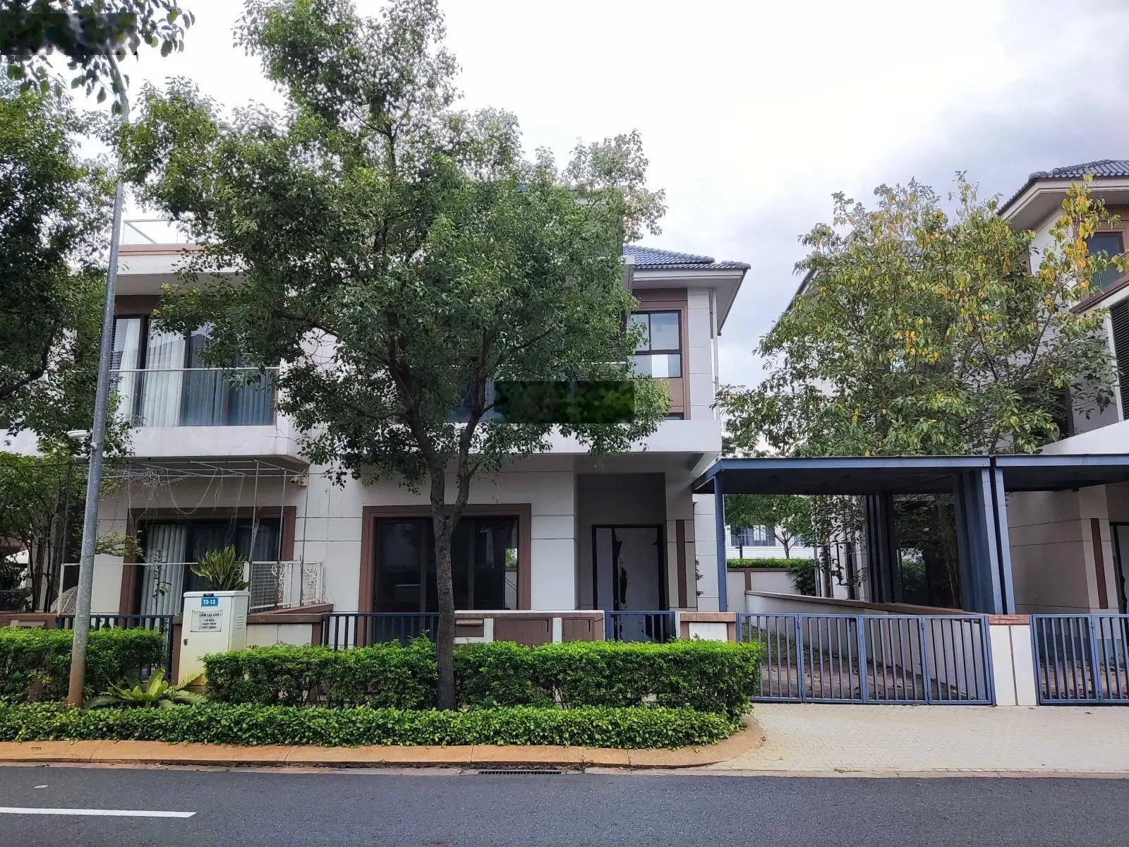 Bán nhanh BT song lập 2 mặt thoáng từ 12 tỷ, DT 210m, zone 8 full thuế phí. LH 0901 088 ***