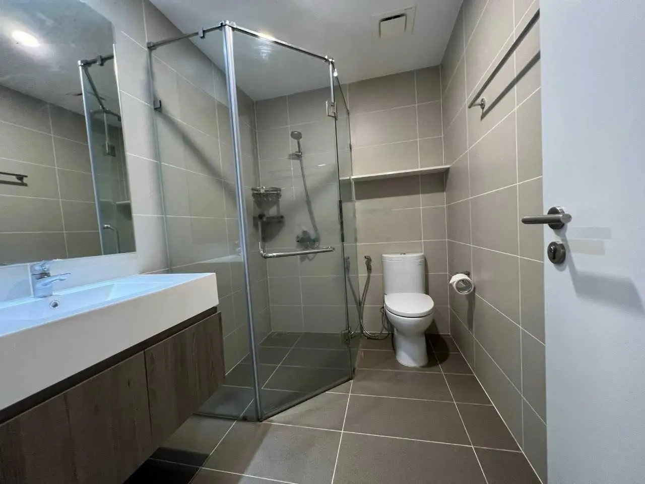 Cần bán căn hộ chung cư Kosmo Tây Hồ DT: 102m2, 3PN căn góc, BC Đông Nam, giá 7,650 tỷ bao phí