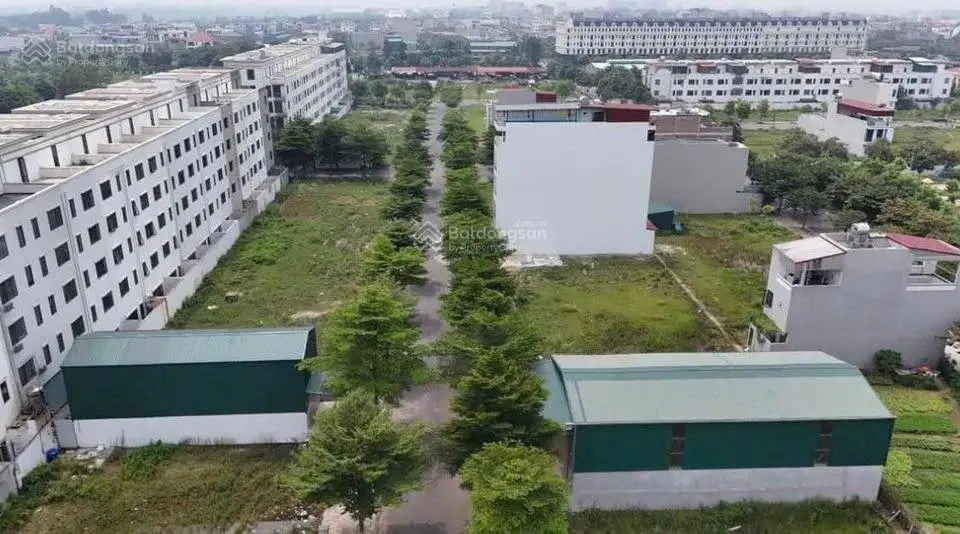 Gấp quá rồi chủ cần bán gấp 1 lô đất làn 2 Vườn Sen vị trí không ai bán có 1o2 gần TTTM vòng xuyến