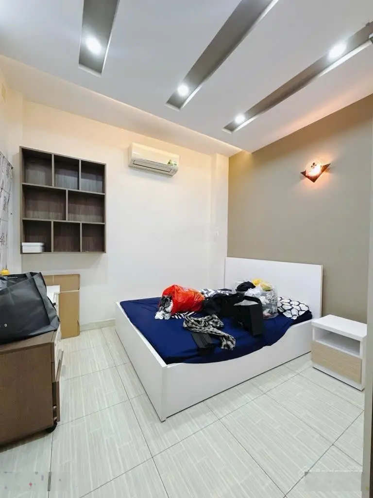 Nhà Khánh Hội Q4 - 4 lầu đúc - 44m2 - 4pn - sát hẻm ôtô - giá 5 tỷ nhỉnh