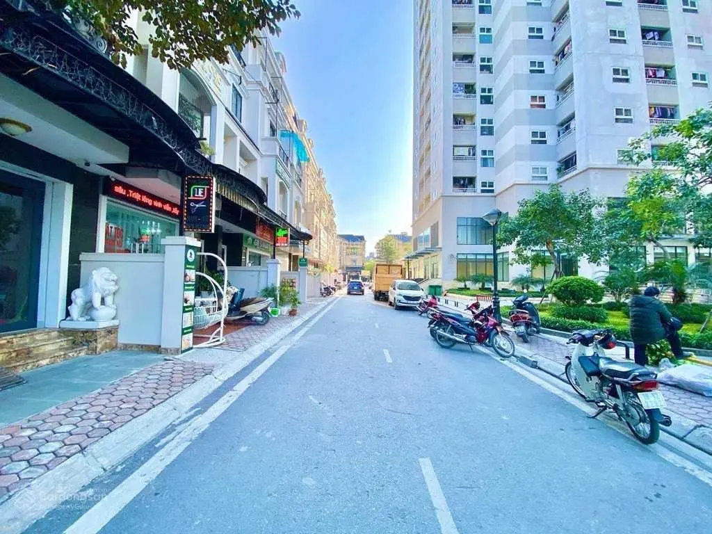 Liền kề Kiến Hưng, 5 tầng thang máy, mặt tiền gần 6m, giá 13.89 tỷ