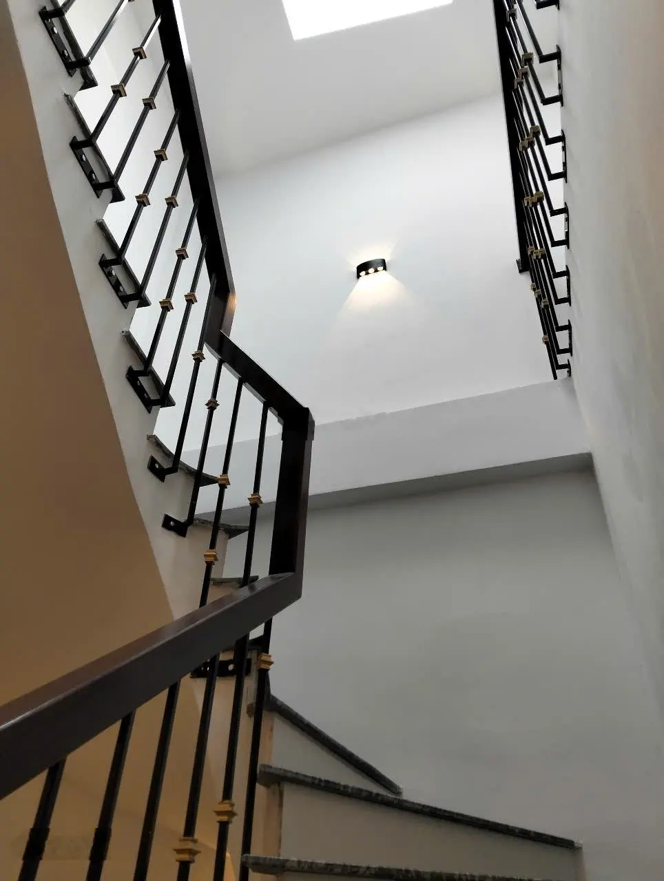 Bán nhà mới 5 tầng tại Văn Quán, Hà Đông, Hà Nội, 31m2, 3PN, 4WC, full nội thất