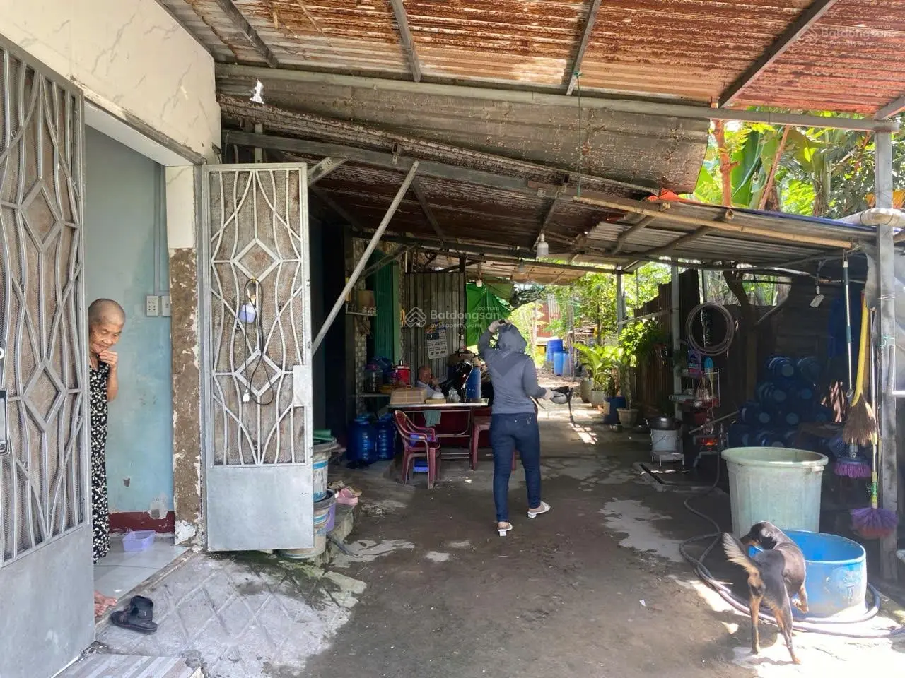 Cần bán gấp nhà đường kênh trung ương sạch sẽ thoáng mát giá siêu rẻ