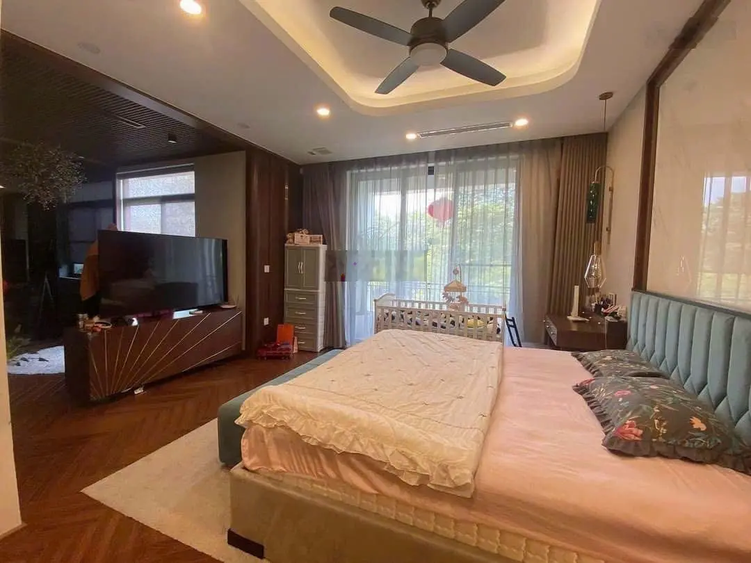 Chuyên bán biệt thự Ciputra, cần bán biệt thự 230m2, 4 tầng, đường 30m, nội thất đẹp, có thang máy