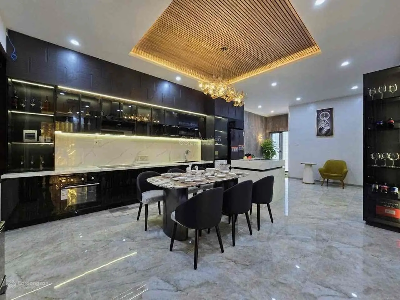 Đặng Huy Trứ, villa 3 tầng 210m2 sát biển. Giá 1x tỷ