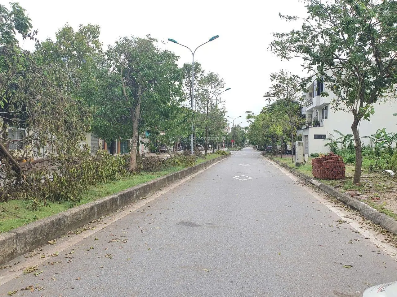 Cần bán nhanh lô đất NV 08.12 DT: 128m2, MT: 8.0m đường + vỉa hè rộng 24m giá 5xtr/m2 LH 0979 020 ***