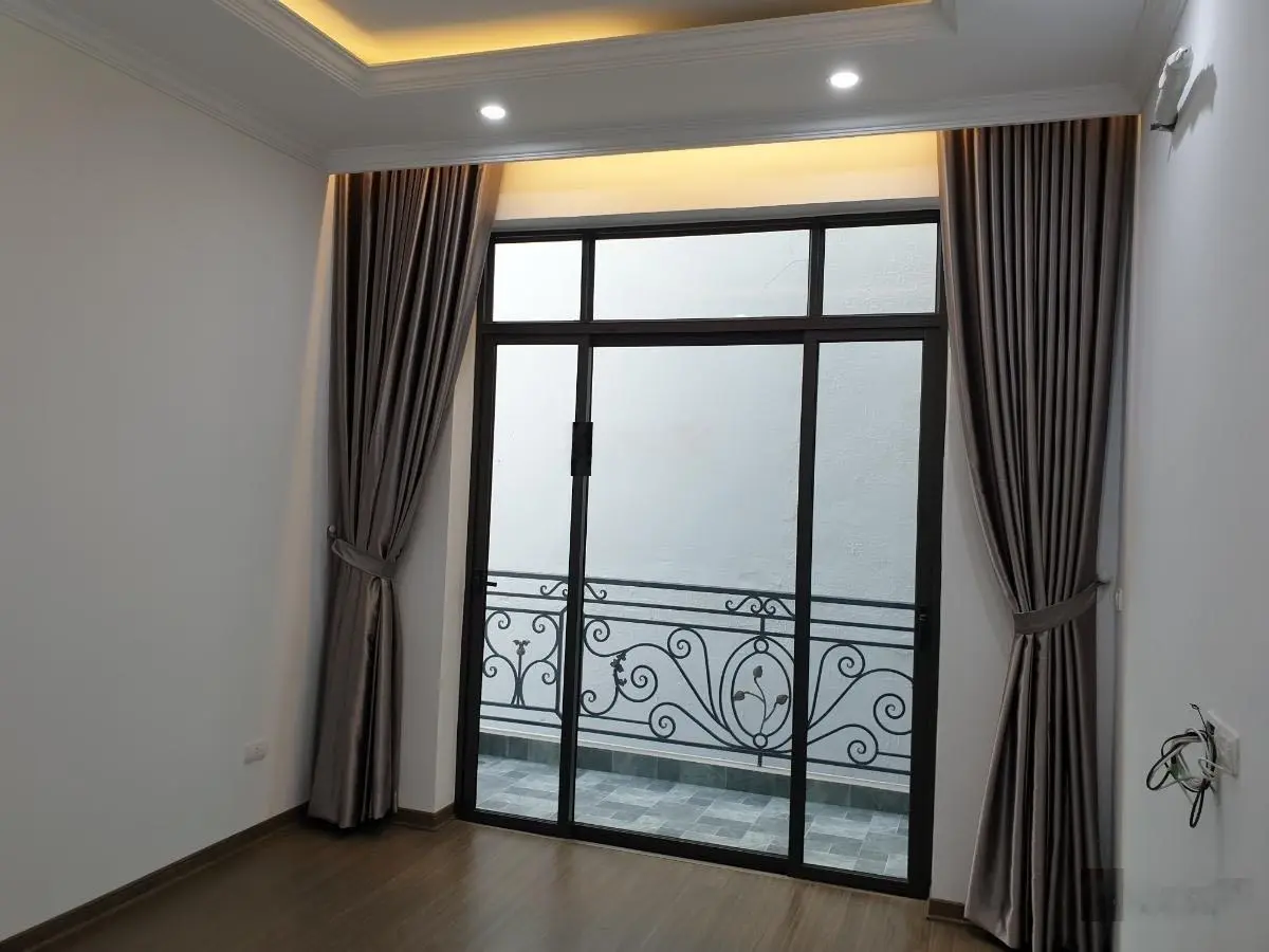 Siêu phẩm có 102! Ở sướng như khách sạn! Bán nhà phố Thịnh Quang 47m2 4 tầng chỉ 7,75 tỷ có TL