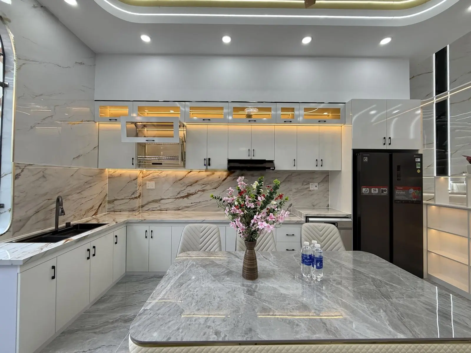 Nhà mặt tiền đường thông sẹc ngắn Hà Hà Huy Giáp, DT:4x25M, Trệt, 3 Lầu, 4PN, Sân ô tô, Sân thượng