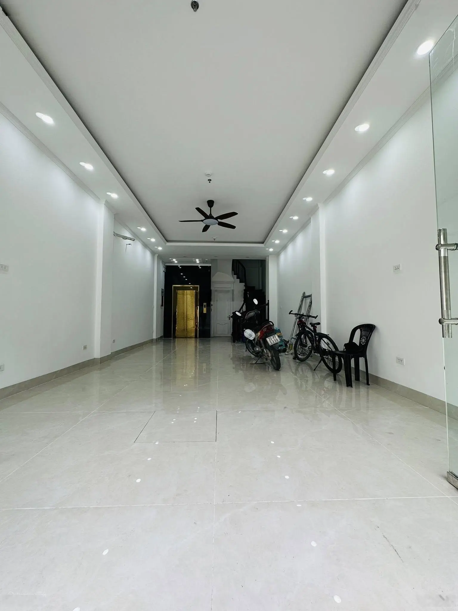 Bán nhà mặt phố Hồ Tùng Mậu, 39 tỷ, 65m2, 6PN, 7WC, 8 tầng Thang Máy pháp lý đầy đủ, giá cực chất