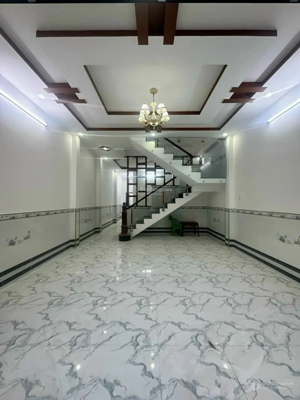 Chủ kẹt tiền cần bán gấp nhà Đinh Đức Thiện 5x19 sát bên chợ Bình Chánh, 2 lầu giá bán 870TR