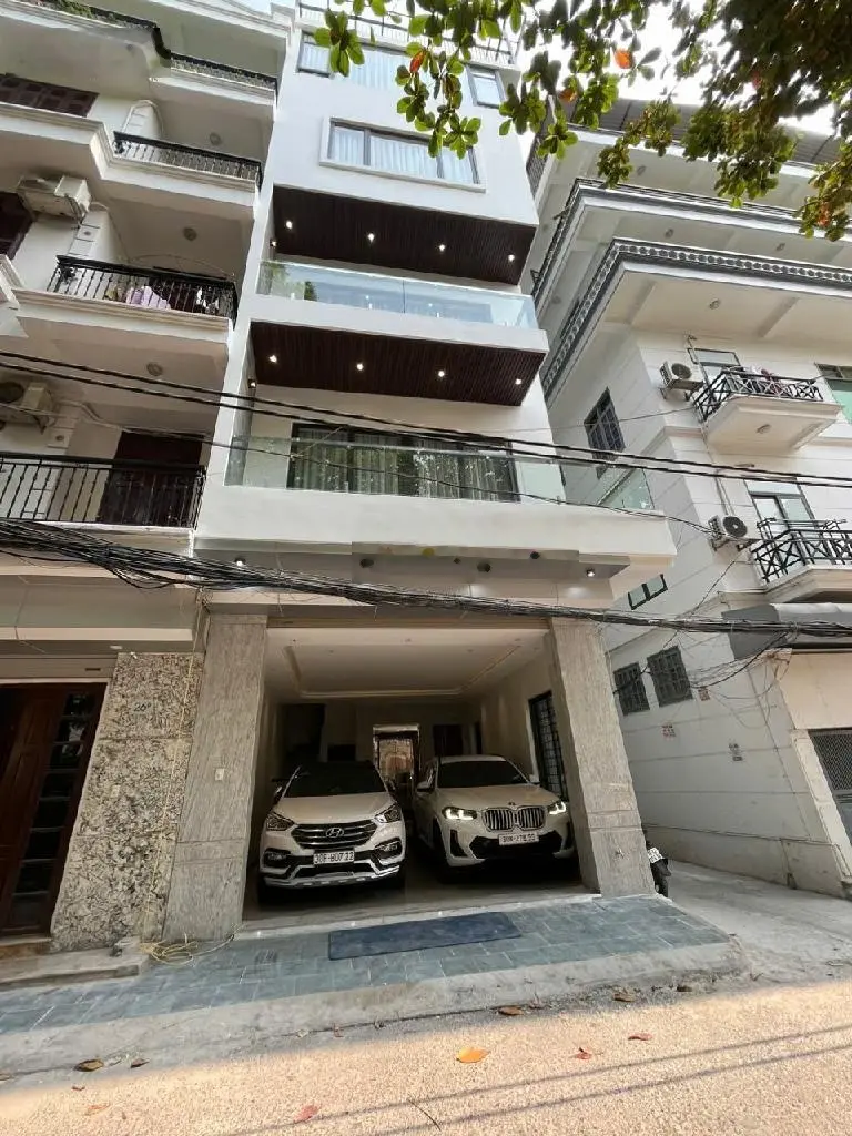 Siêu hiếm - vỉa hè rộng - kinh doanh tốt - 2 gara ô tô - 6 tầng có thang máy - nguyễn văn cừ