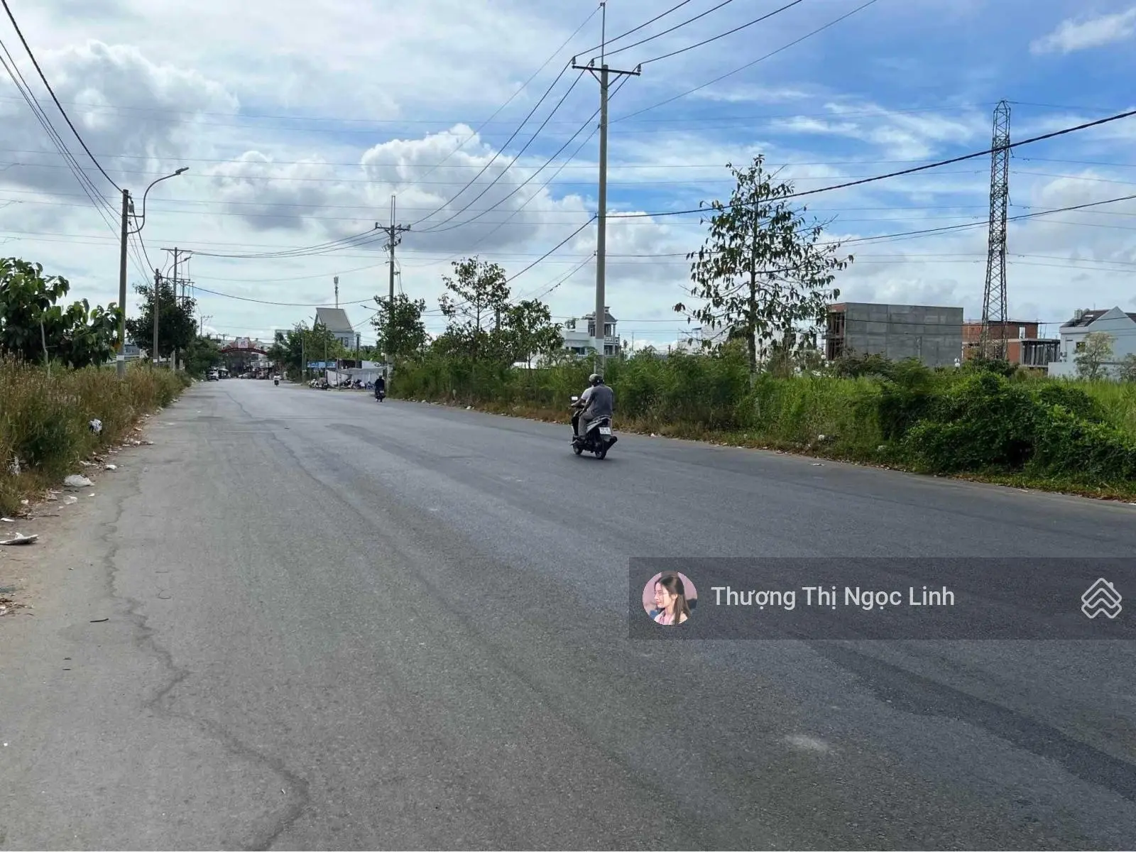 Không thể bỏ qua lô đất MT Phong Thới, gần UBND thị trấn Vũng Liêm, Vĩnh Long. DT 120m2. SHR
