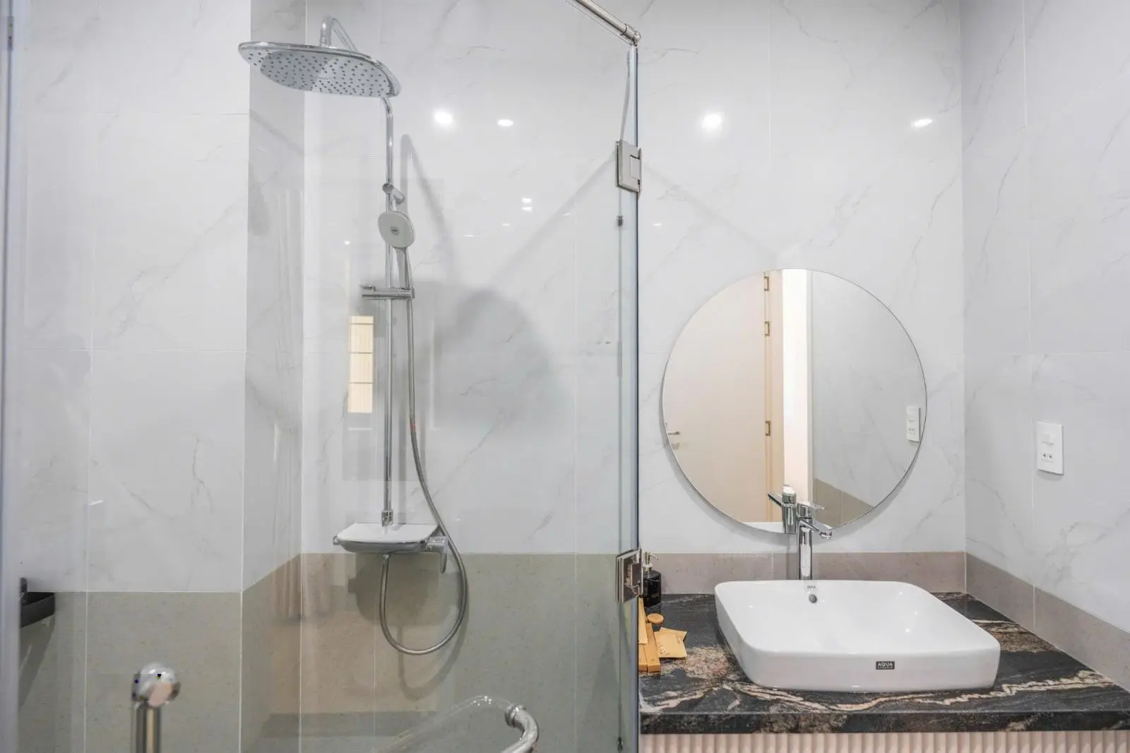Bán nhà phố Tiên Sơn - Nhà phố cực đẹp đối diện Lottle