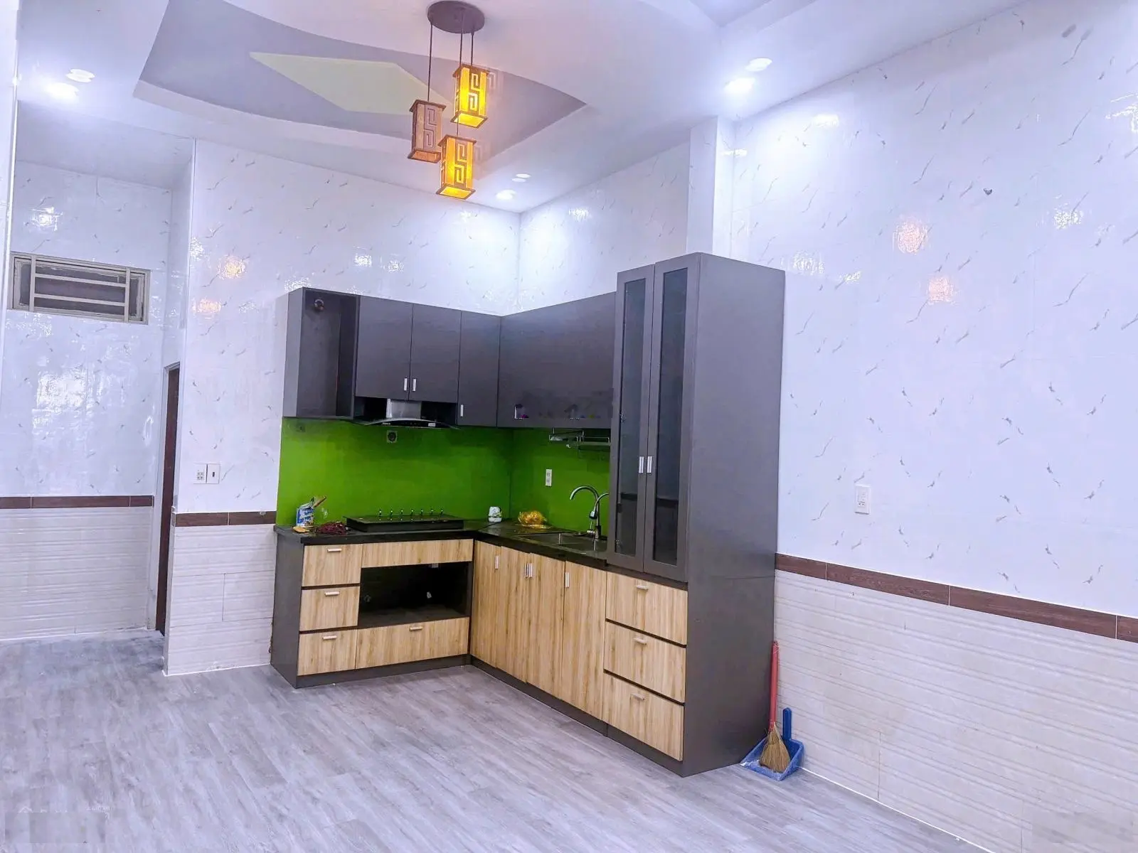 Bán nhà hxh 1 trục 12/1 đường số 4 P11 cn: 50.5m2 (3.5x14.4m) 1 lầu 2pn 2wc tiện cho thuê hay deco
