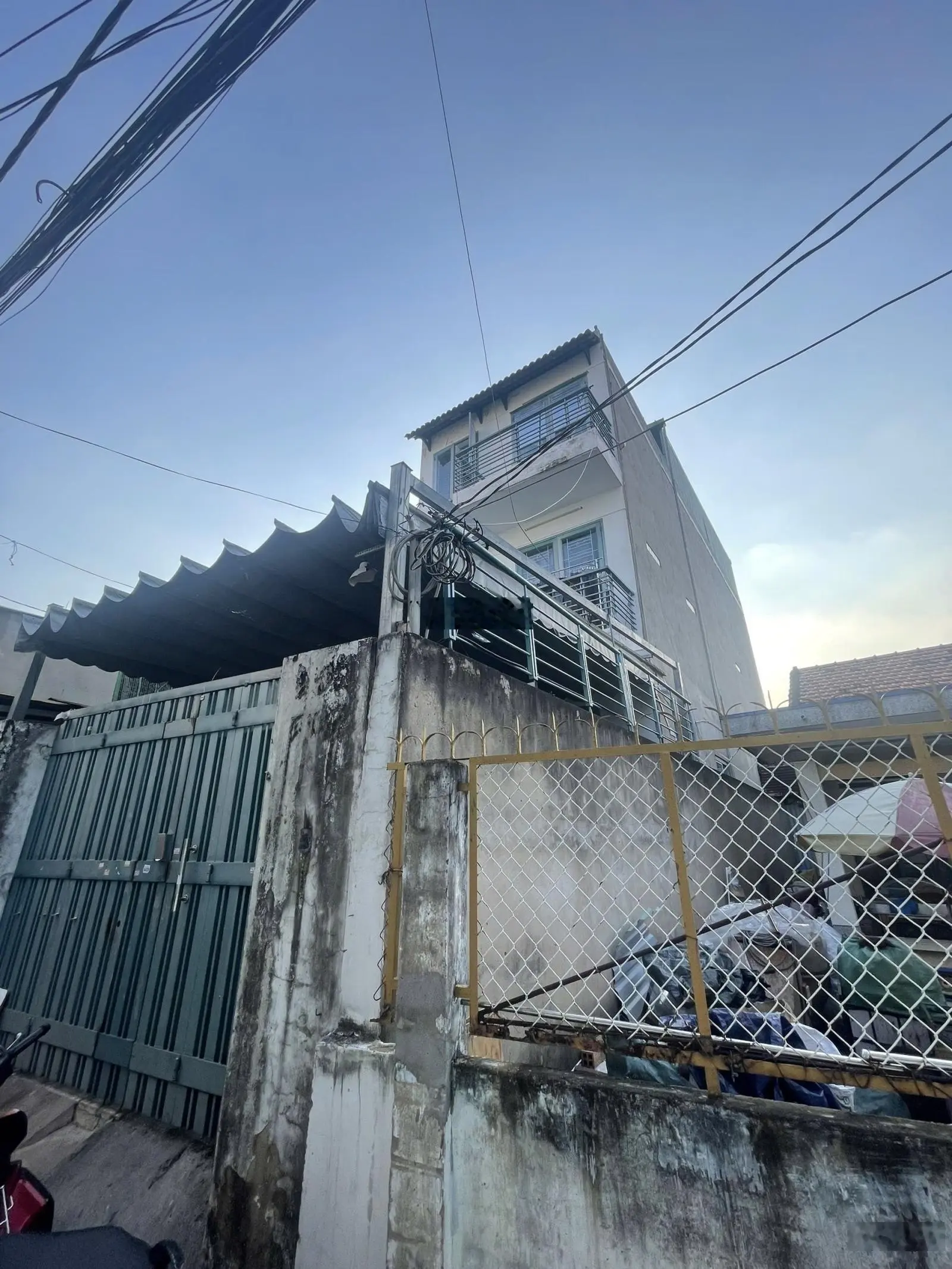 Ngộp CHDV 15p, P12, GV. Dòng tiền 30tr. 5x23(120m2). Chỉ 8tỷx