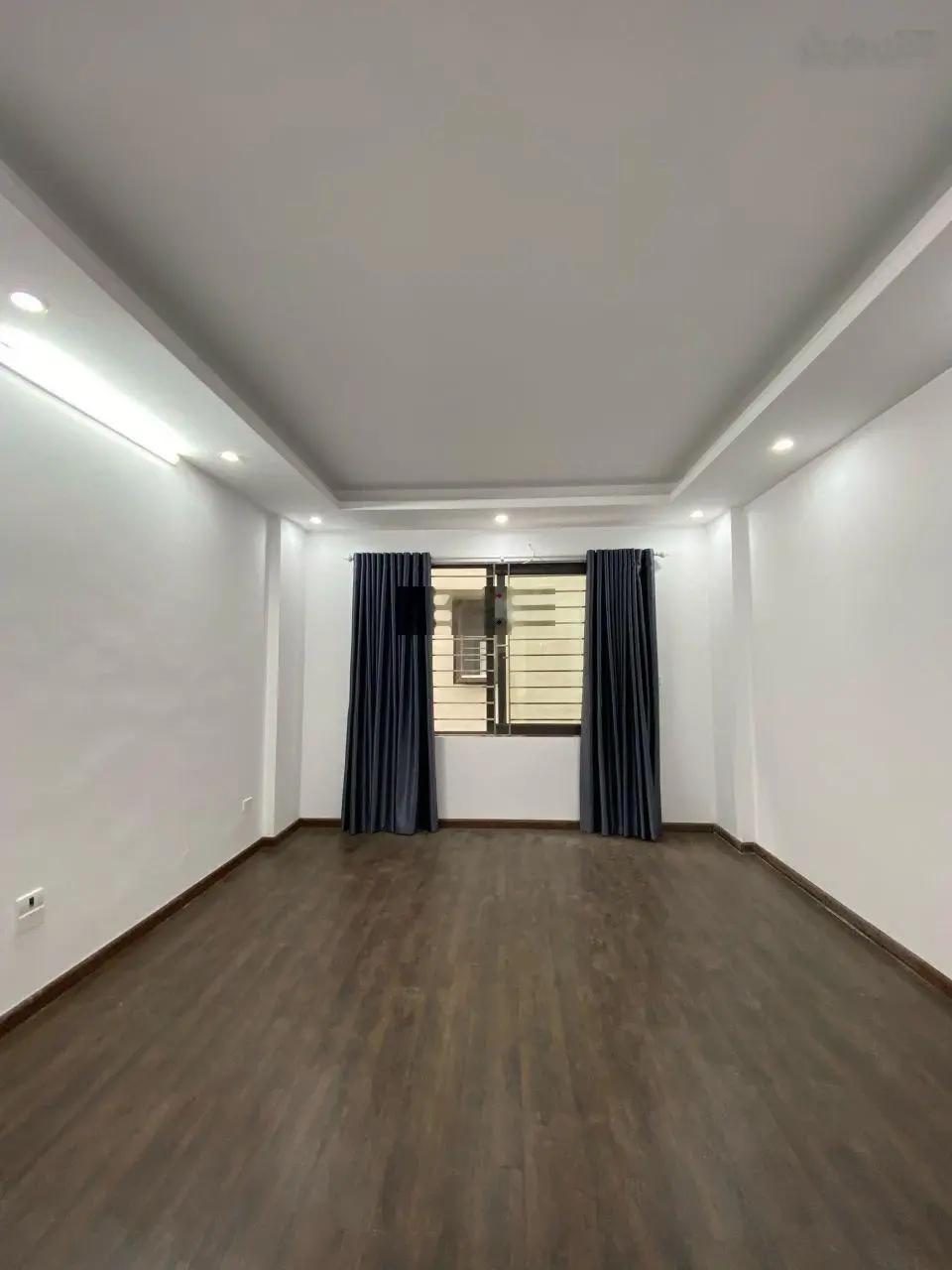 Bán nhà lô góc 30m, 2.2 tỷ tốt nhất, Ngay trung tâm chợ Phượng Phụng Châu.