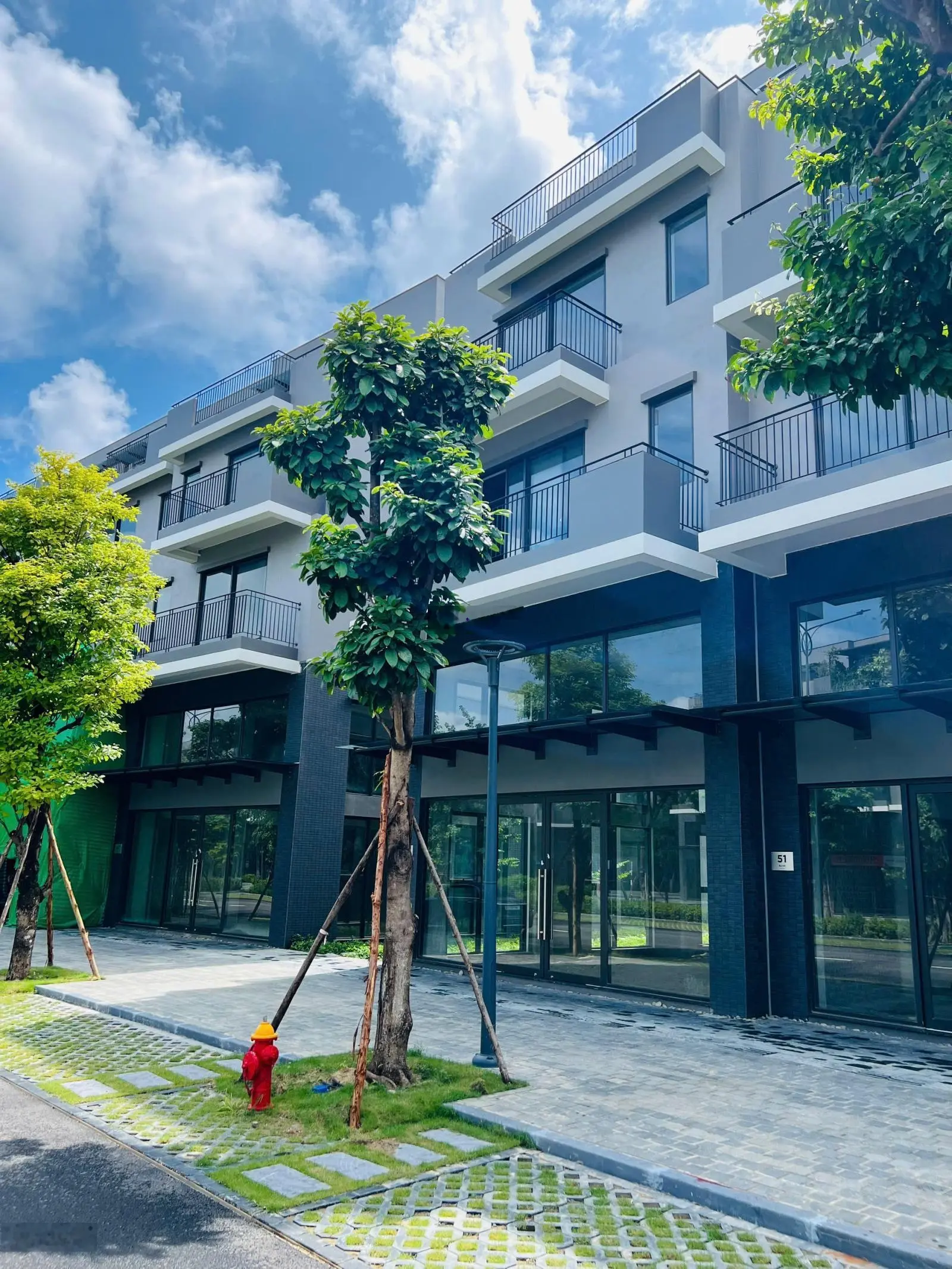 Cắt lỗ căn biệt thự hoa hậu 113m2, giá chỉ 8.5 tỷ, căn vip xẻ khe, 4 tầng, Eco Central Park Vinh