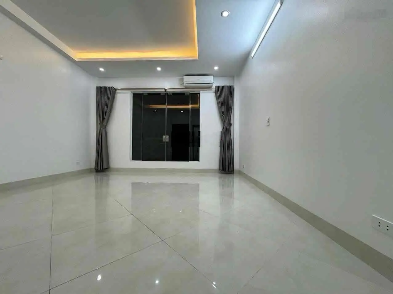 Bán gấp nhà mặt phố lô góc kinh doanh đỉnh Yên Nghĩa - Hà Đông 32m2x5t xây mới giá chỉ 6tỷ