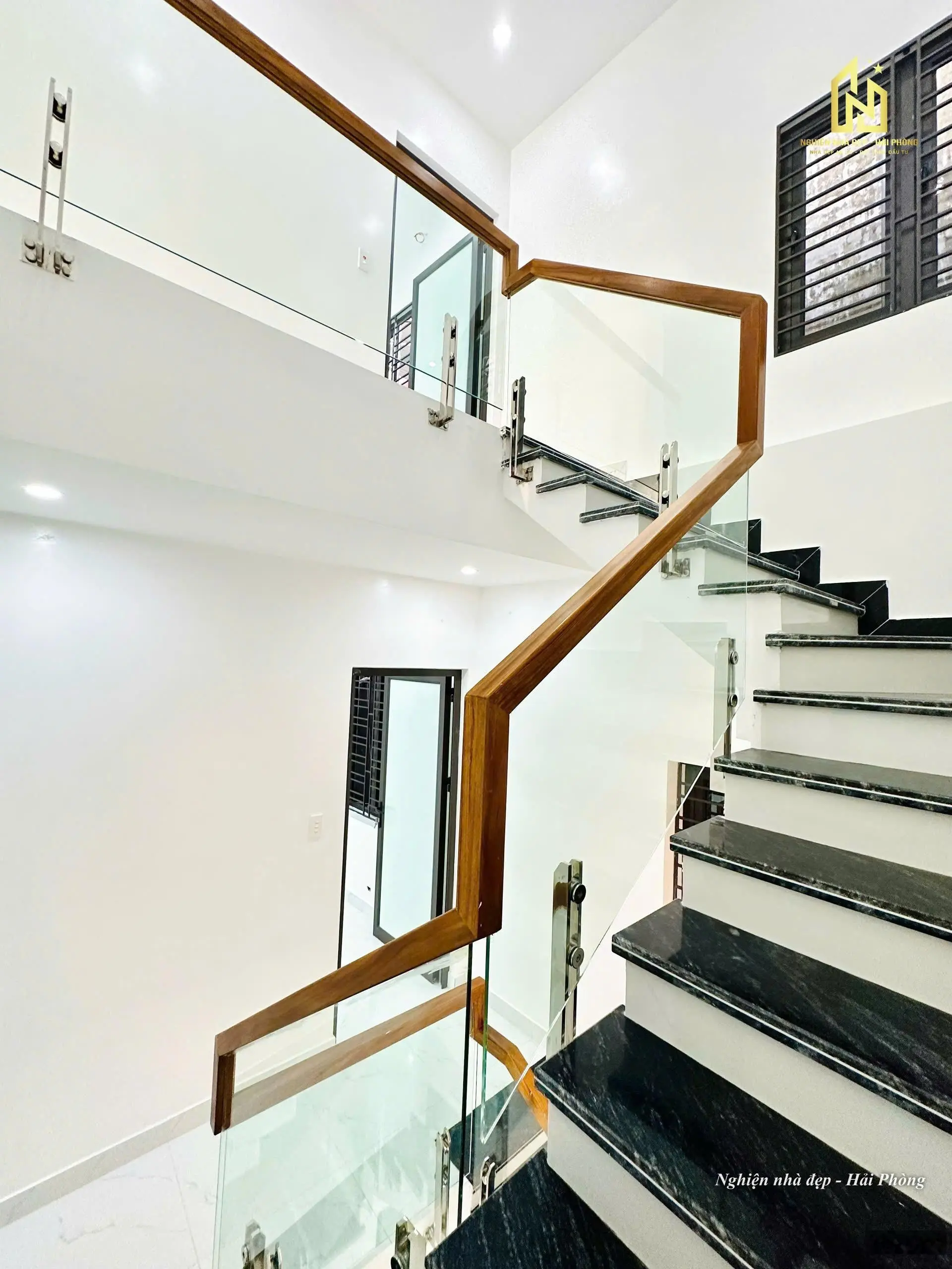 Nhà đẹp gốc dân xây độc lập, mặt ngõ thông thương phố Thiên Lôi, Chợ Đôn, ô tô đỗ cửa