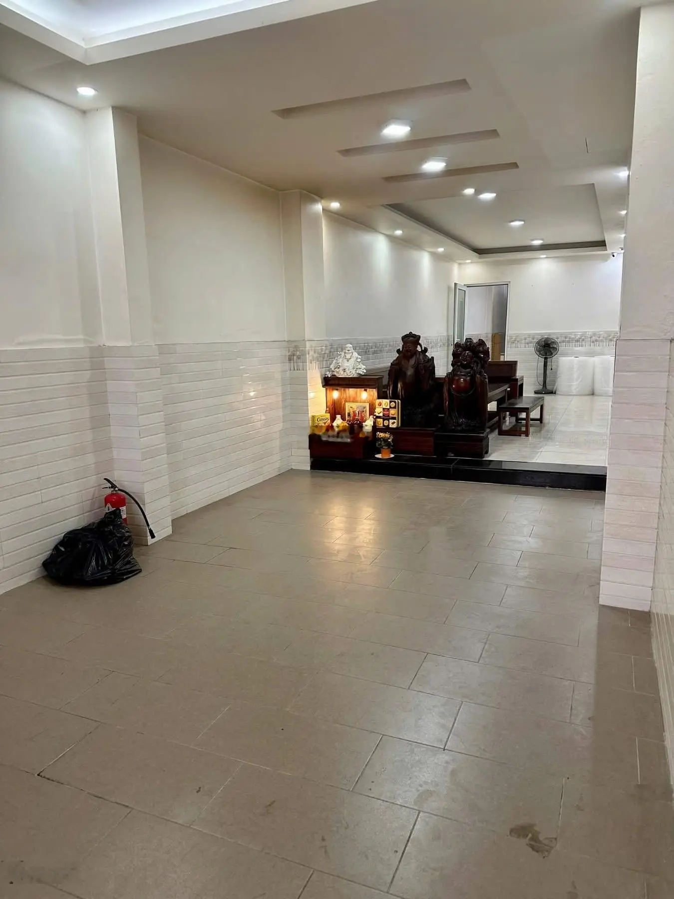 Bán nhà mặt tiền Nguyễn Hữu Huân 2 tầng