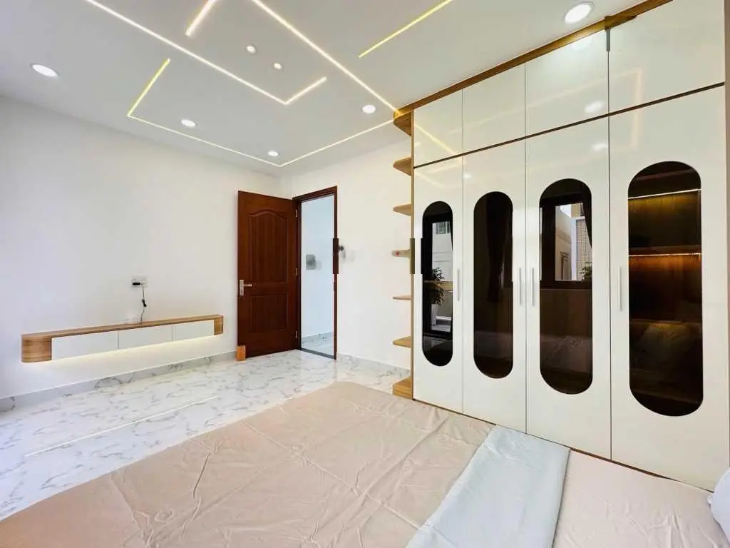 Nhà mới HXH Thống Nhất, 3 tầng, ngang lớn 4,6m, tặng full nội thất, vào ở ngay